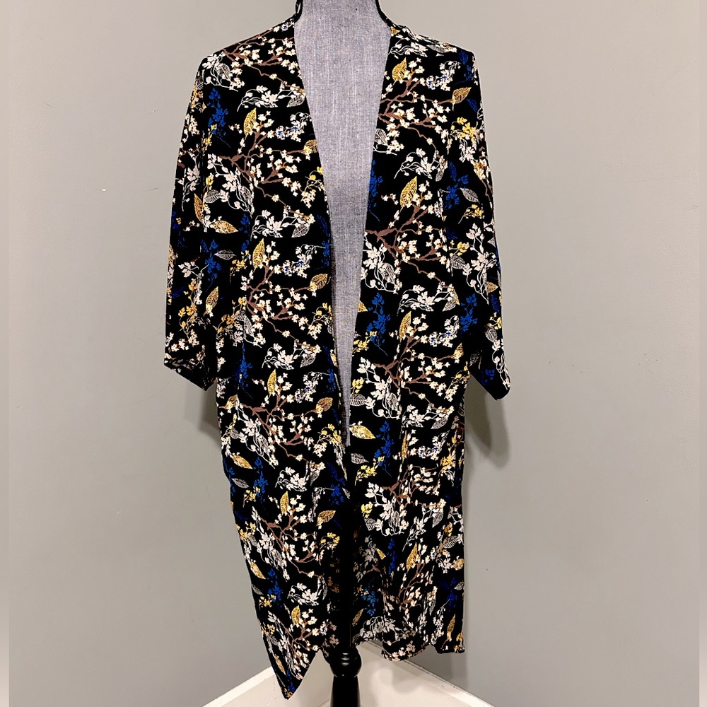 David & Young Floral Kimono